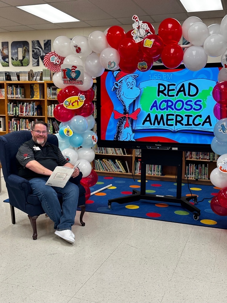 Mr Forina reading to our students!